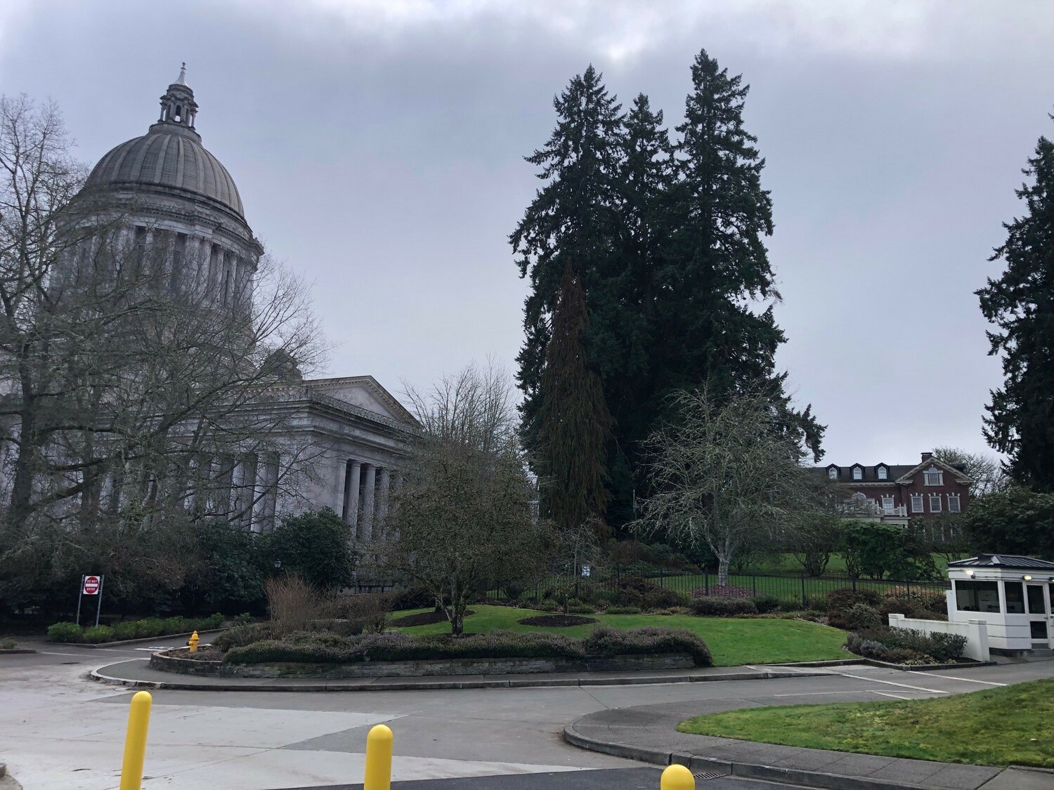 The Washington State Governor's Mansion, shown on the lower right, is located immediately west of the Legislative Building (Capitol).